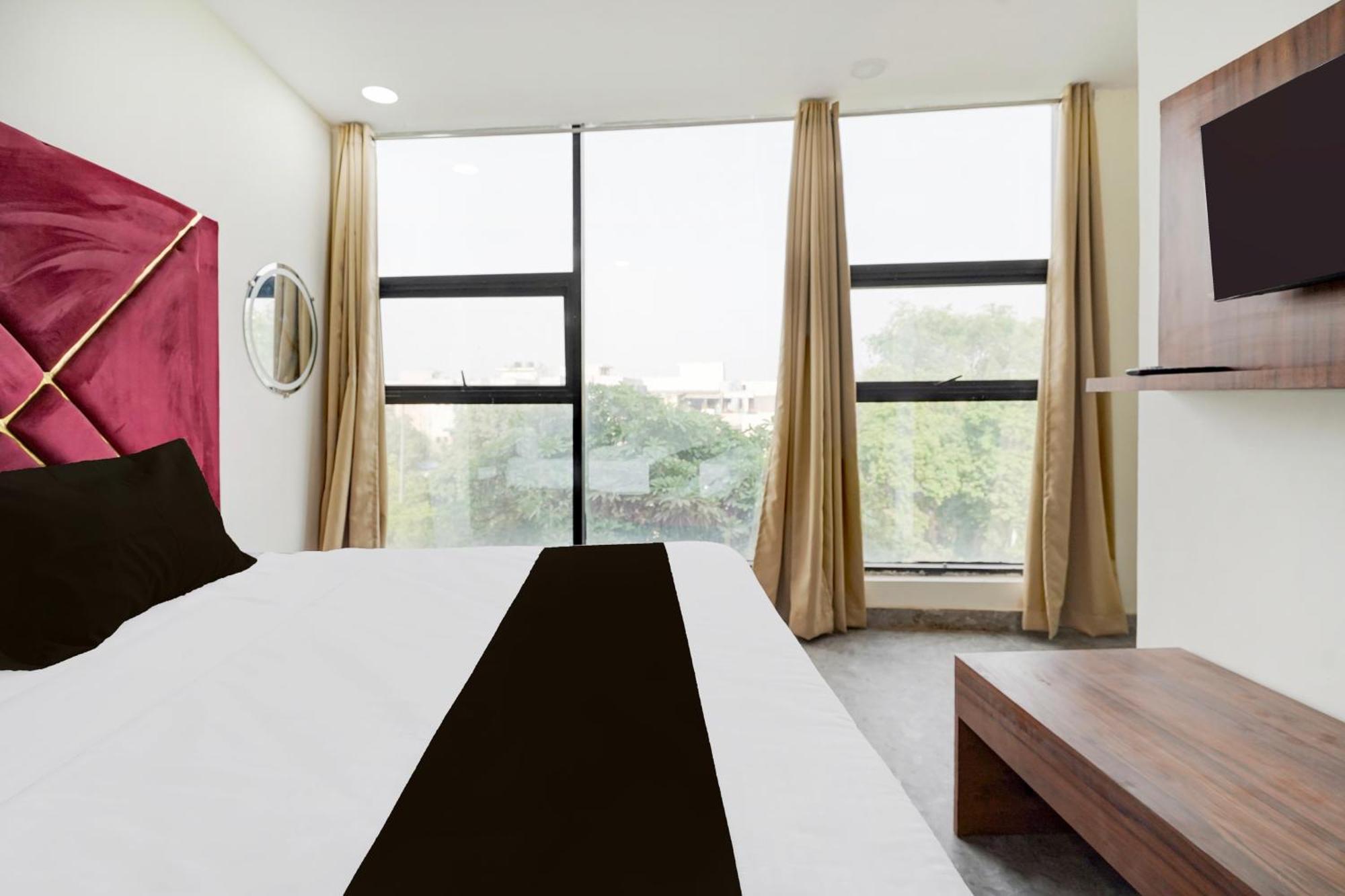 Hotel O Indirapuram Grand Ghaziabad Buitenkant foto