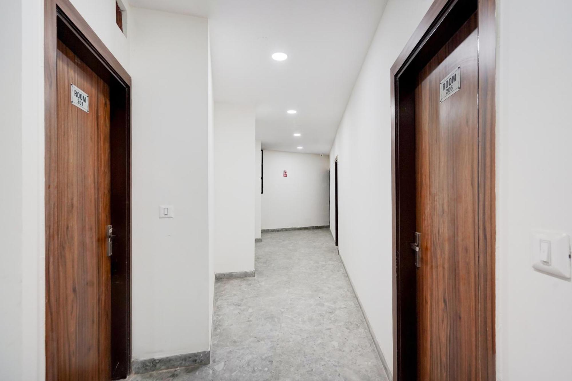 Hotel O Indirapuram Grand Ghaziabad Buitenkant foto